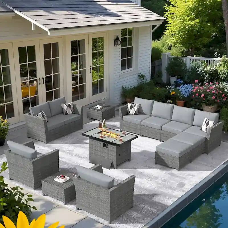 Ensemble de meubles de patio 13 pièces XIZZI avec foyer extérieur en osier
