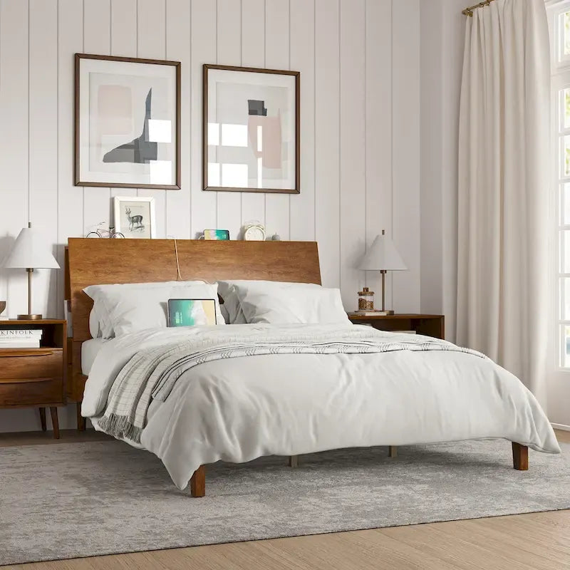 Lit plateforme mi-century moderne en bois massif avec ports USB et espace de rangement
