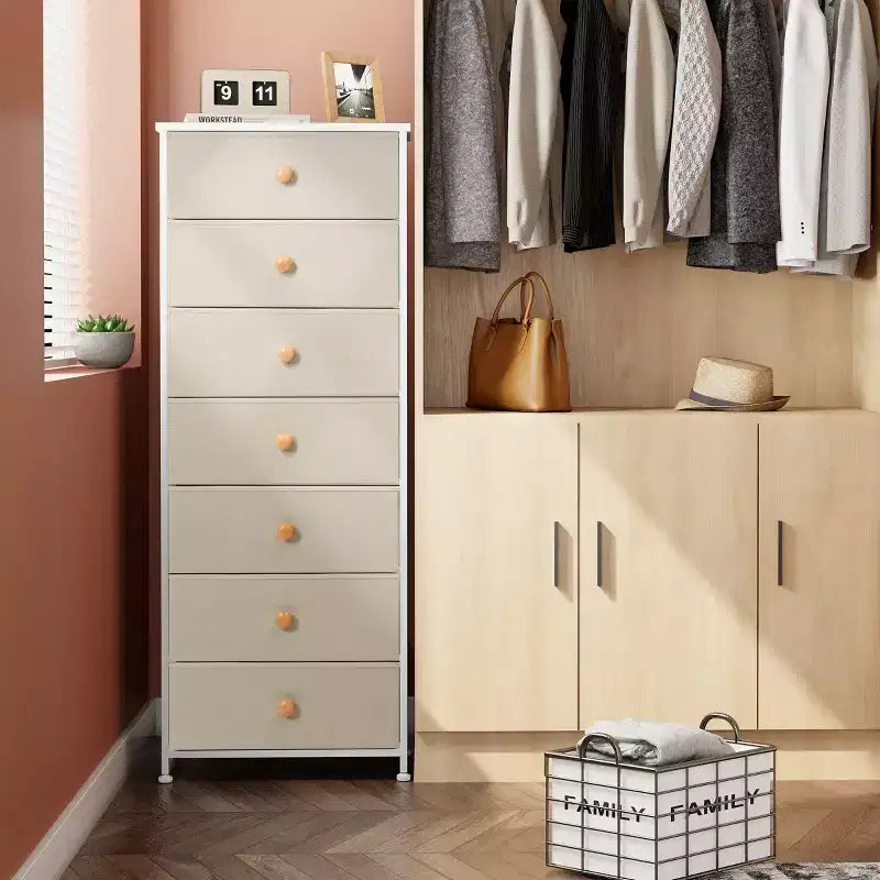 Crestlive Products Commode haute pour chambre à coucher, tour de rangement en tissu à 7 tiroirs pour chambre à coucher.