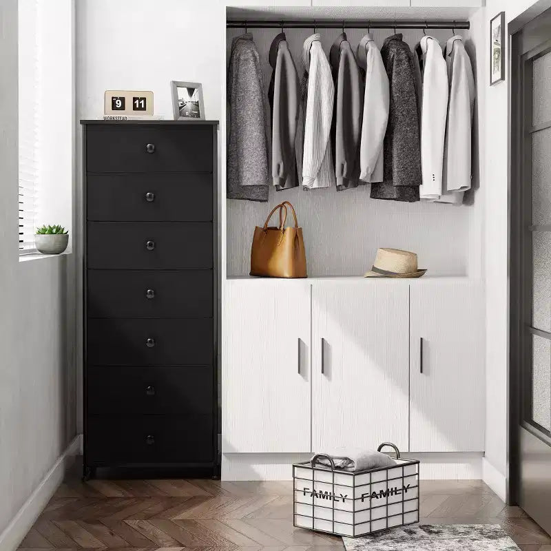 Crestlive Products Commode haute pour chambre à coucher, tour de rangement en tissu à 7 tiroirs pour chambre à coucher.