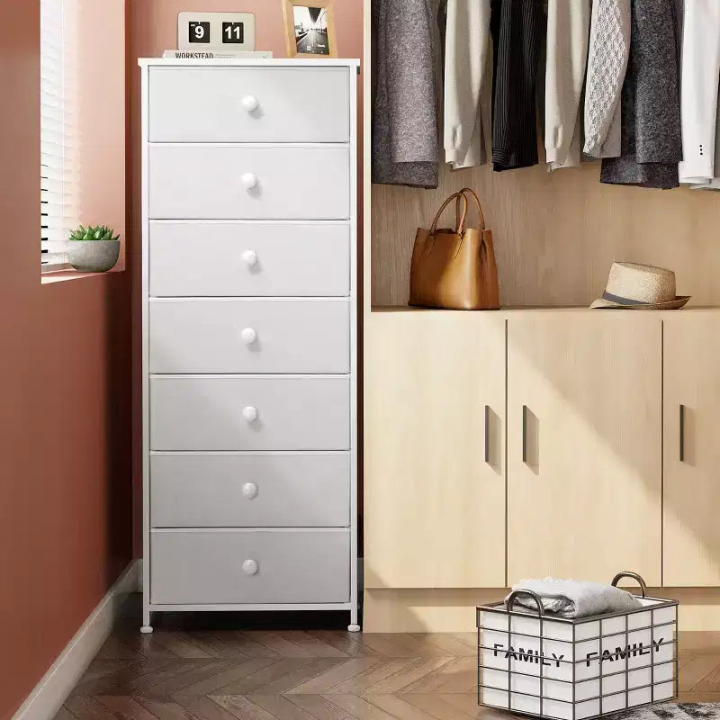 Crestlive Products Commode haute pour chambre à coucher, tour de rangement en tissu à 7 tiroirs pour chambre à coucher.