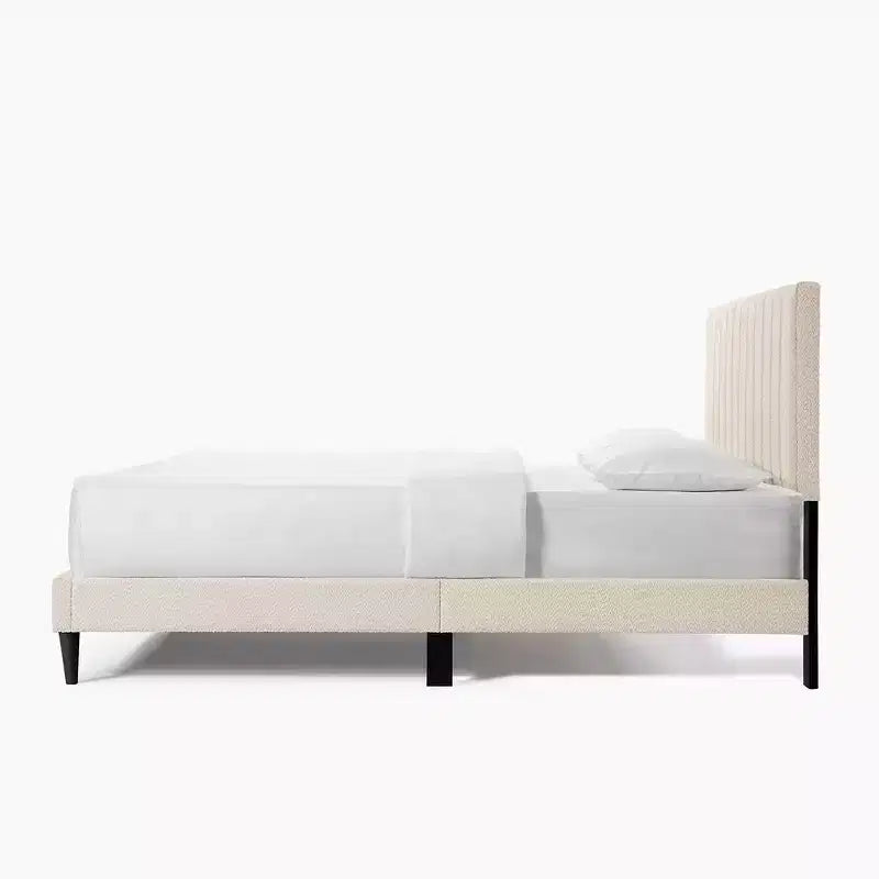 Cadre de lit en velours grand lit, tête de lit à ailes capitonnée à rainures verticales, plateforme de support à lattes en bois, pas besoin de sommier tapissier, blanc