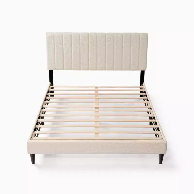 Cadre de lit en velours grand lit, tête de lit à ailes capitonnée à rainures verticales, plateforme de support à lattes en bois, pas besoin de sommier tapissier, blanc