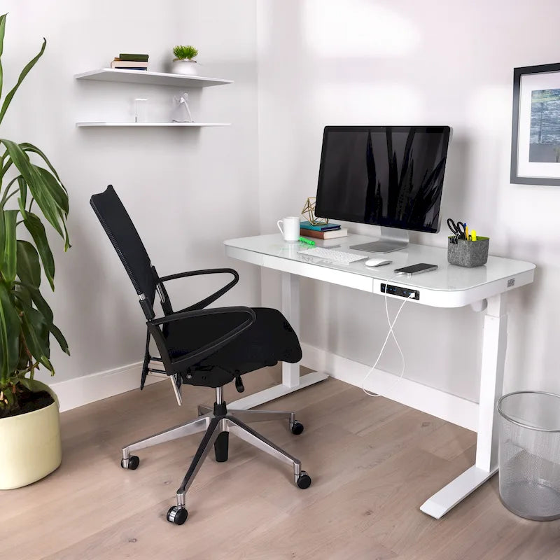 Plateau de bureau électrique assis-debout en verre trempé de 47,5 pouces avec deux ports de chargement USB 2,4 A, hauteur réglable jusqu'à 47,5 pouces H