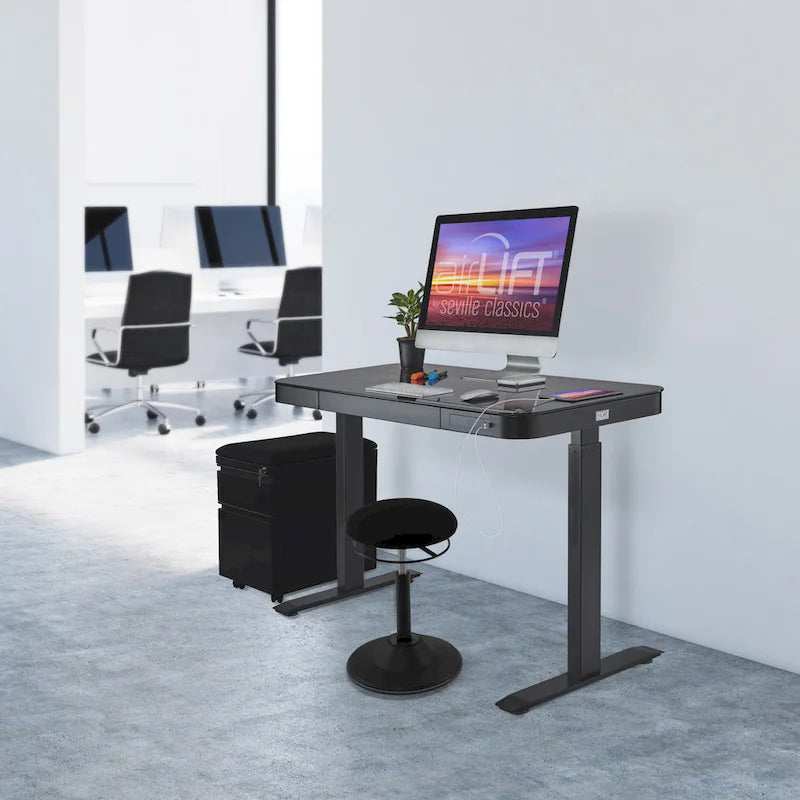 Plateau de bureau électrique assis-debout en verre trempé de 47,5 pouces avec deux ports de chargement USB 2,4 A, hauteur réglable jusqu'à 47,5 pouces H
