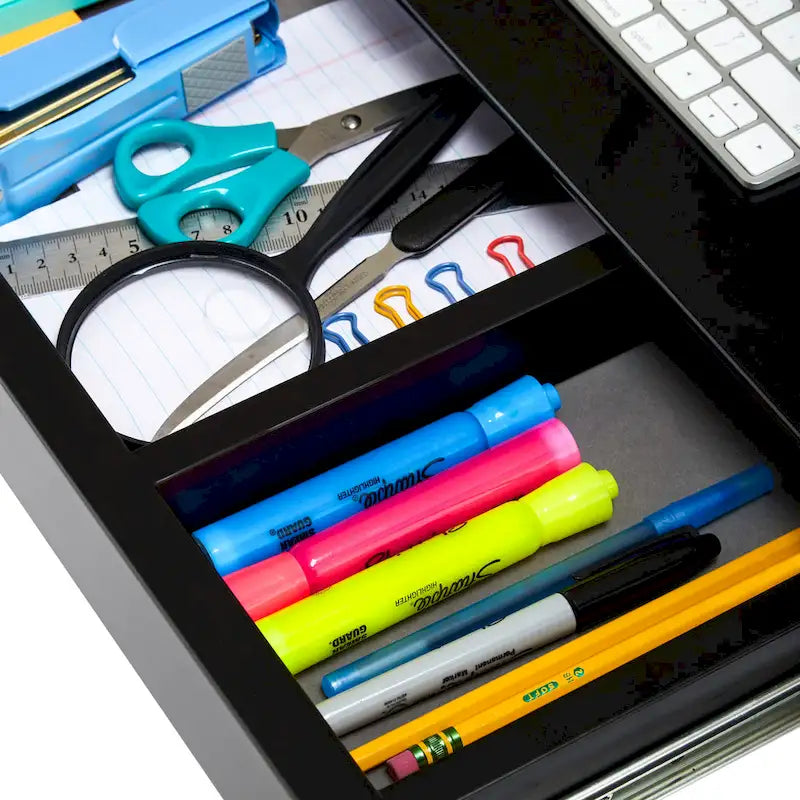 Plateau de bureau électrique assis-debout en verre trempé de 47,5 pouces avec deux ports de chargement USB 2,4 A, hauteur réglable jusqu'à 47,5 pouces H