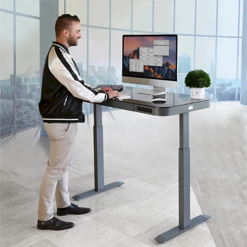 Plateau de bureau électrique assis-debout en verre trempé de 47,5 pouces avec deux ports de chargement USB 2,4 A, hauteur réglable jusqu'à 47,5 pouces H