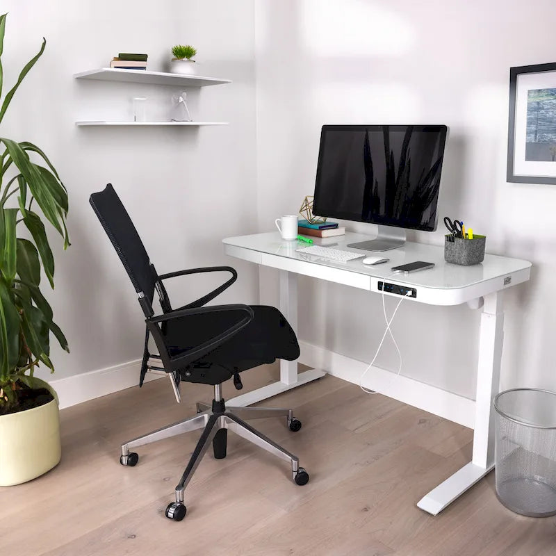 Plateau de bureau électrique assis-debout en verre trempé de 47,5 pouces avec deux ports de chargement USB 2,4 A, hauteur réglable jusqu'à 47,5 pouces H