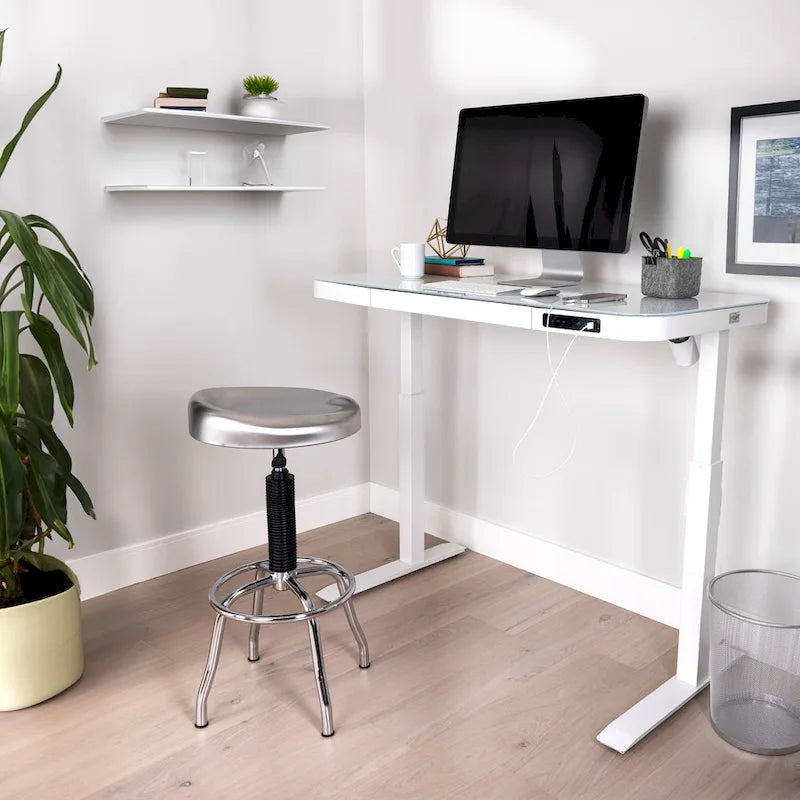 Plateau de bureau électrique assis-debout en verre trempé de 47,5 pouces avec deux ports de chargement USB 2,4 A, hauteur réglable jusqu'à 47,5 pouces H