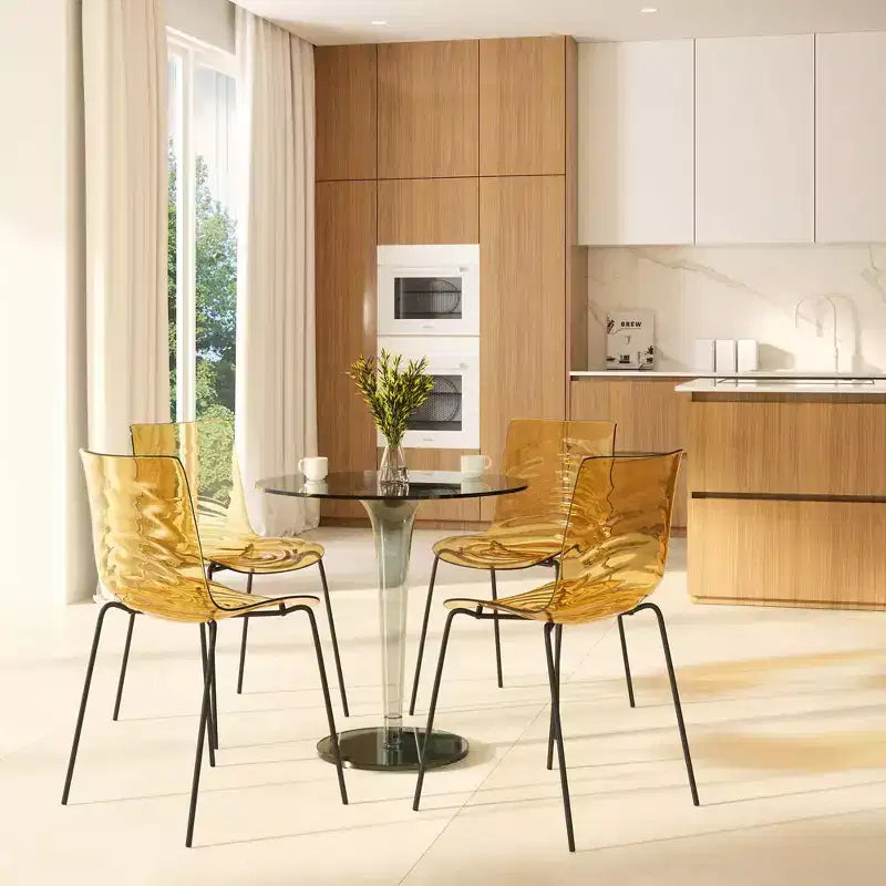 LeisureMod Astor Chaises de salle à manger en plastique, lot de 4, design ondulation d'eau avec pieds en acier inoxydable noir, chaises d'appoint modernes pour cuisine, salle à manger