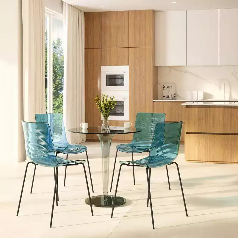 LeisureMod Astor Chaises de salle à manger en plastique, lot de 4, design ondulation d'eau avec pieds en acier inoxydable noir, chaises d'appoint modernes pour cuisine, salle à manger