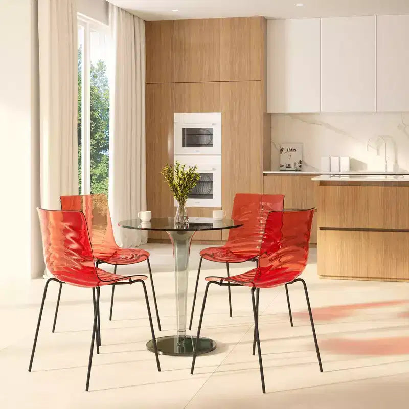 LeisureMod Astor Chaises de salle à manger en plastique, lot de 4, design ondulation d'eau avec pieds en acier inoxydable noir, chaises d'appoint modernes pour cuisine, salle à manger