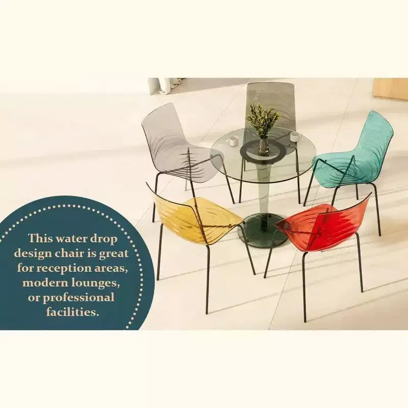 LeisureMod Astor Chaises de salle à manger en plastique, lot de 4, design ondulation d'eau avec pieds en acier inoxydable noir, chaises d'appoint modernes pour cuisine, salle à manger