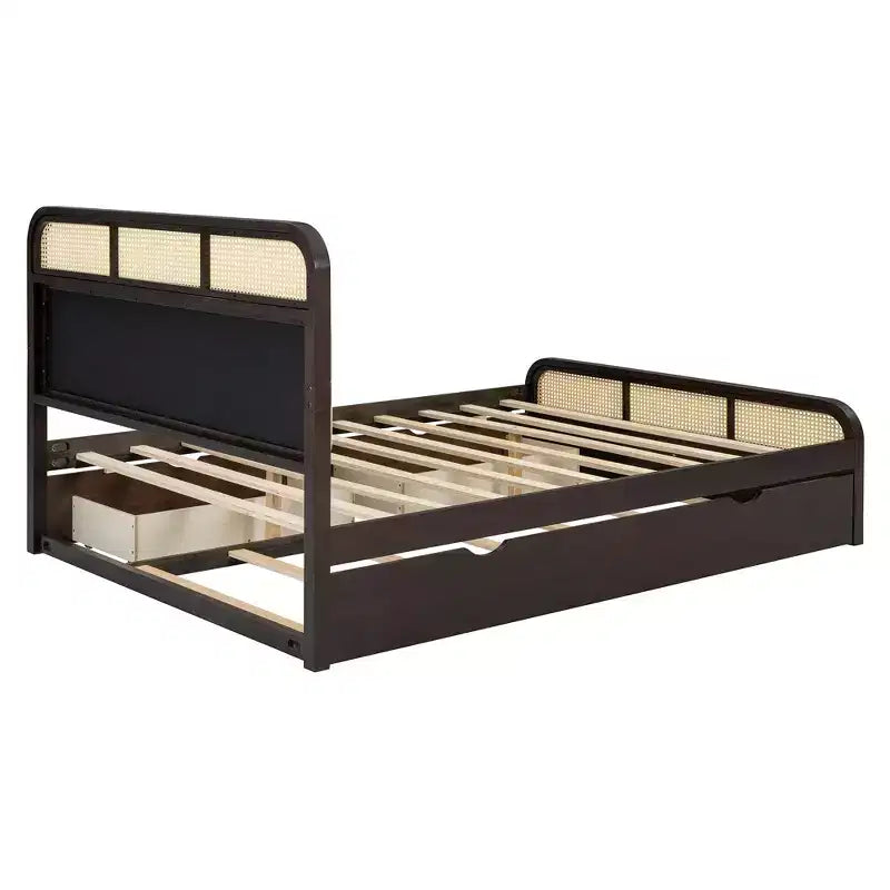Lit plateforme queen en bois avec lit gigogne et 2 tiroirs, accents en rotin Bed 4S - ModernLuxe
