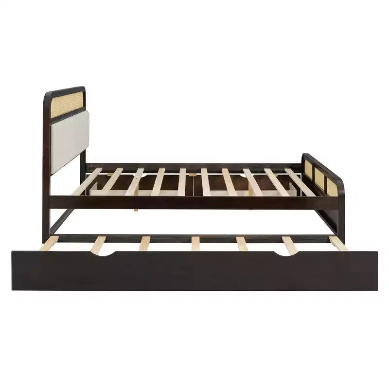 Lit plateforme queen en bois avec lit gigogne et 2 tiroirs, accents en rotin Bed 4S - ModernLuxe